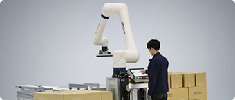 小型協働パレタイズロボット